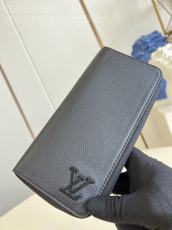 l**is V*t*n zippy wallet-10*20*2 cm