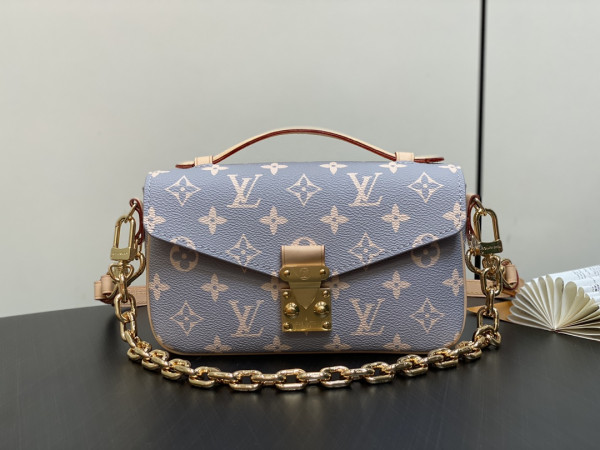 l**is V*t*n pochette metis east west