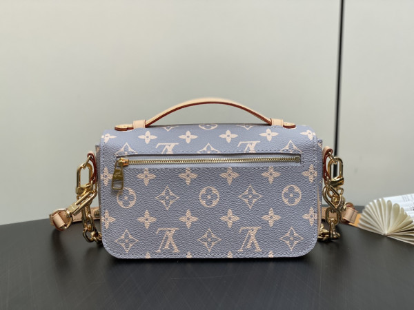 l**is V*t*n pochette metis east west