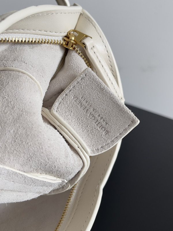 Bo*te*ga ve*ne*ta solstice mini shoulder bag
