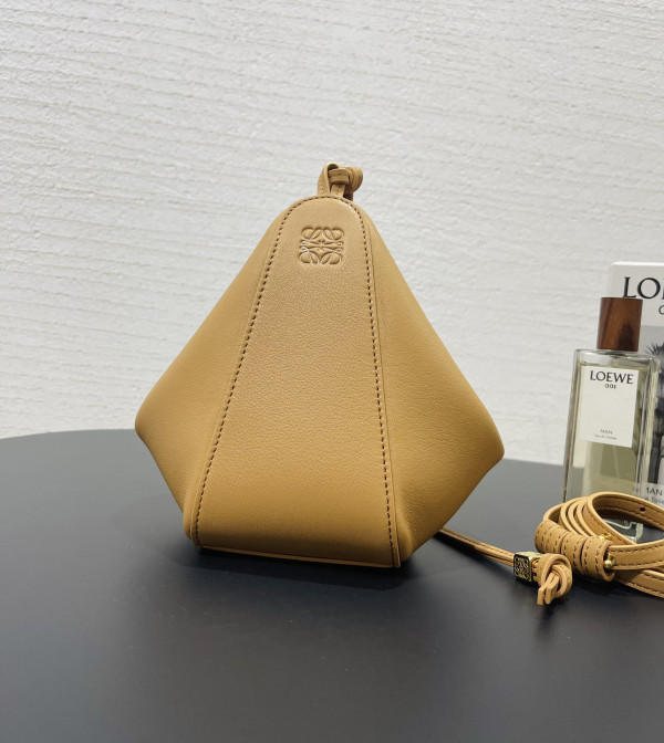 Loewe Hammock Hobo