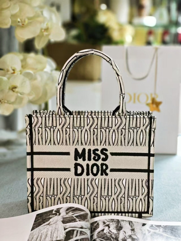 small D*or book tote-26cm