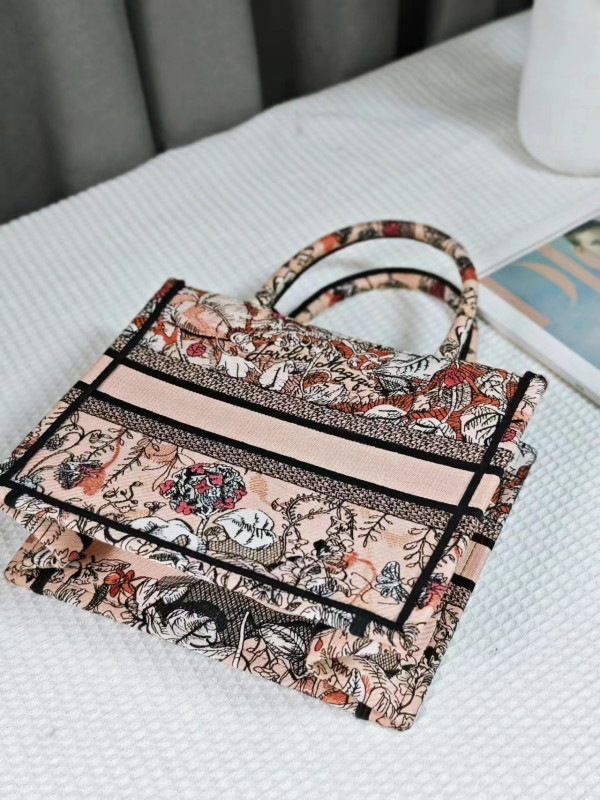 small D*or book tote-26cm