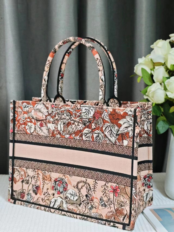 medium D*or book tote-36.5x27.5x16.5cm