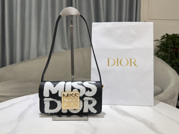 miss D*or flap bag